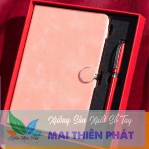 💝 Bạn đang tìm kiếm một món quà Valentine ý nghĩa, sang trọng và thực tế? Bộ combo sổ tay bìa da cao cấp kèm bút và túi sẽ là lựa chọn hoàn hảo để gửi gắm yêu thương trong dịp đặc biệt này.